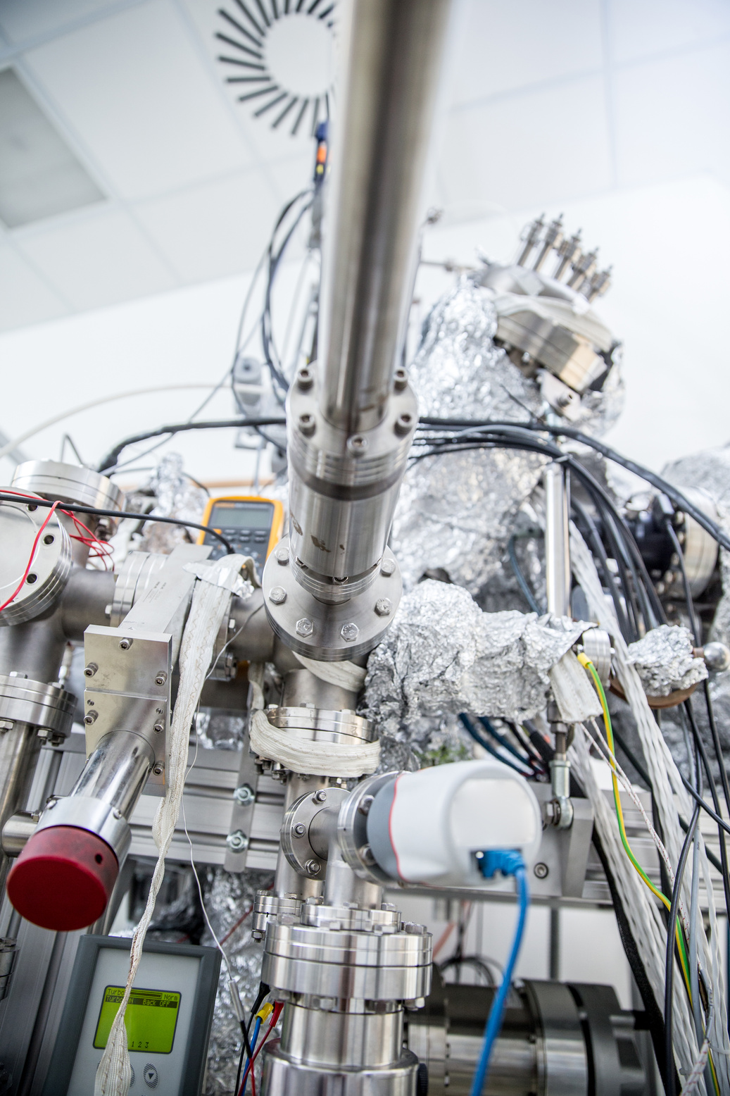 Airtight Chamber for Material Sample for Laser Research